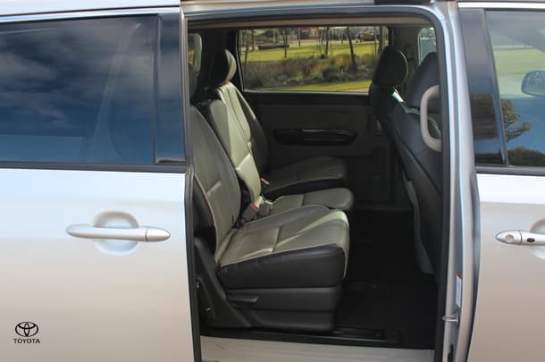 2017 Kia Carnival Si in Silver