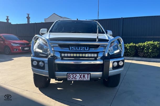 2017 Isuzu D-MAX LS-M in White