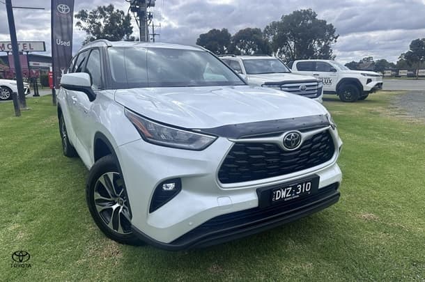 2025 Toyota Kluger GXL in White