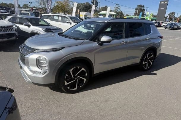 2023 Mitsubishi Outlander Aspire in Silver