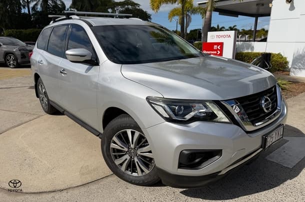 2018 Nissan Pathfinder ST in Silver