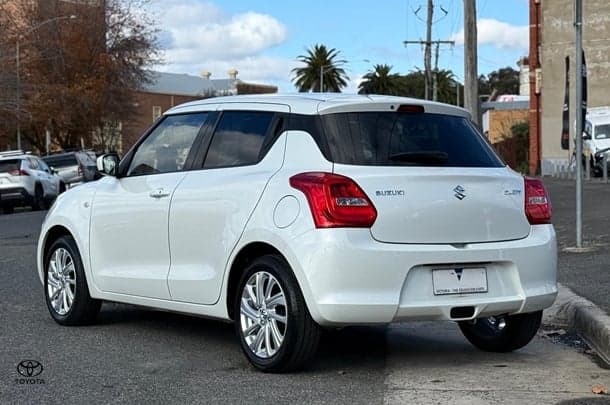2022 Suzuki Swift GLX Turbo in White