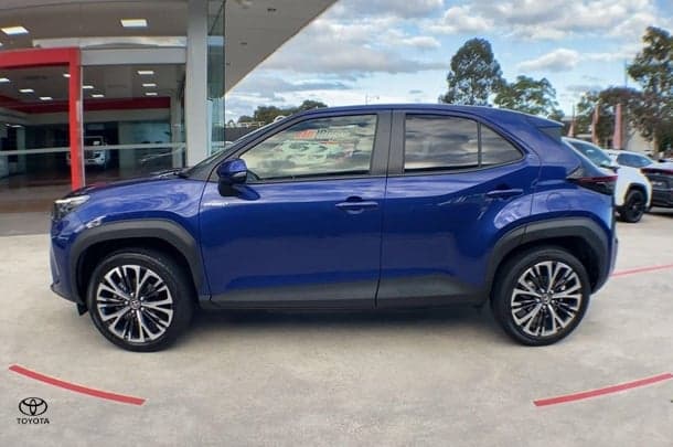 2023 Toyota Yaris Cross Urban in Blue