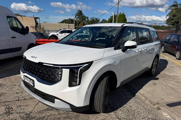 2025 Kia Carnival S HEV in Snow White Pearl (Swp)