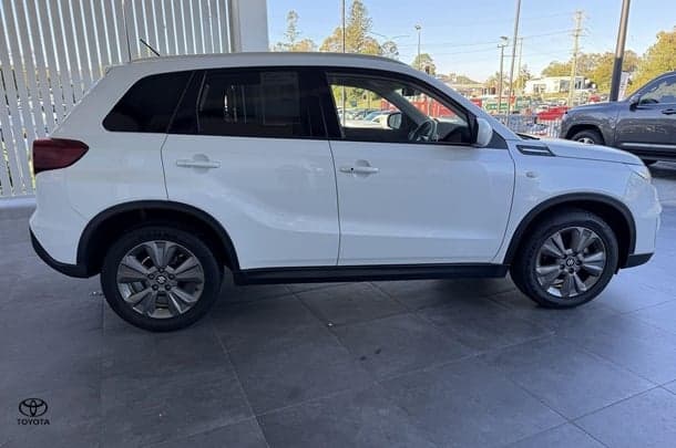2021 Suzuki Vitara Base in White