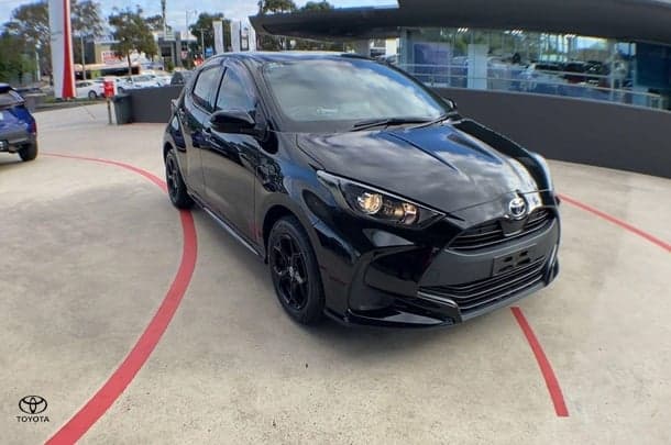 2021 Toyota Yaris Ascent Sport in Black