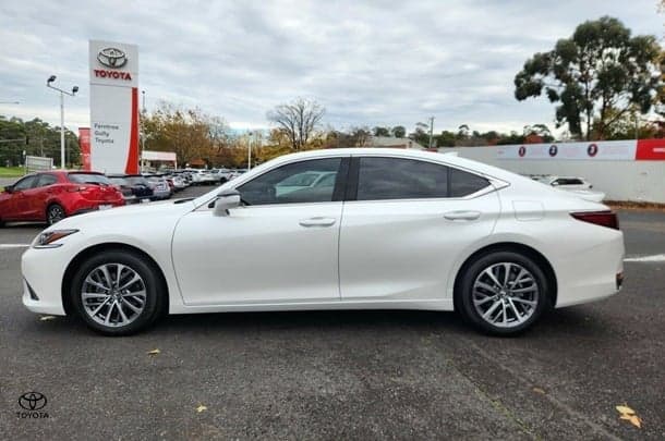 2025 Lexus ES ES300h Luxury in White