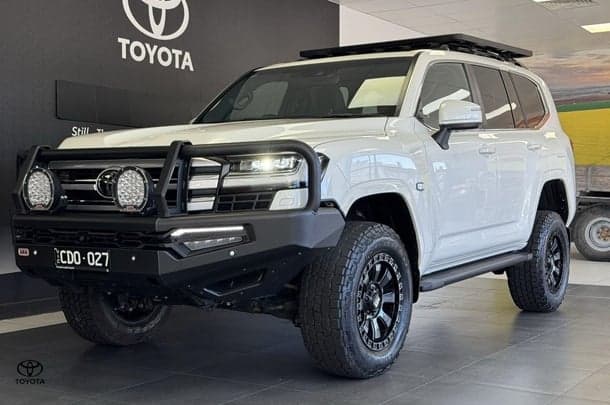 2022 Toyota Landcruiser VX in White