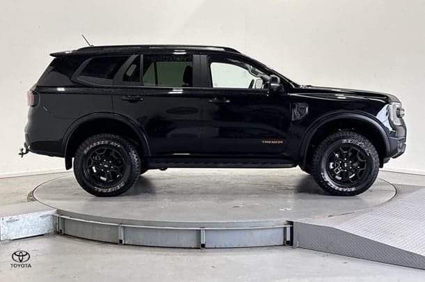 2025 Ford Everest Tremor in Silver