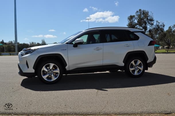 2019 Toyota RAV4 GXL in White