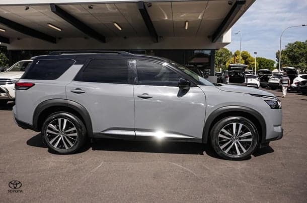 2023 Nissan Pathfinder Ti-L in Grey