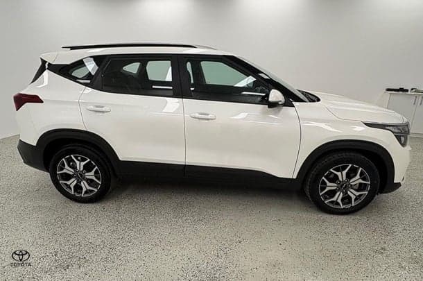 2021 Kia Seltos Sport in White