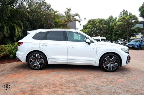 2024 Volkswagen Touareg 210TDI R-Line in Pure White (0q0q)