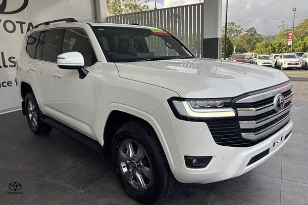 2024 Toyota Landcruiser VX in White