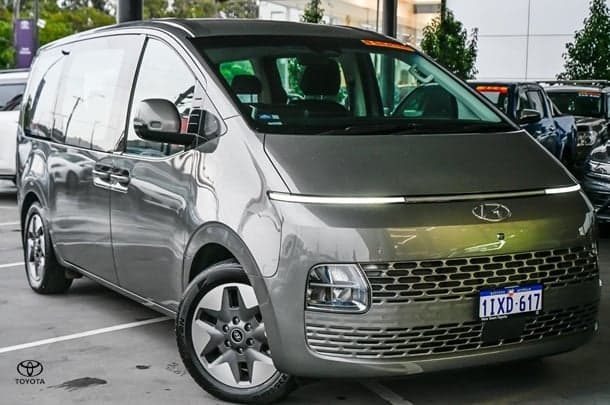2022 Hyundai STARIA Highlander in Grey