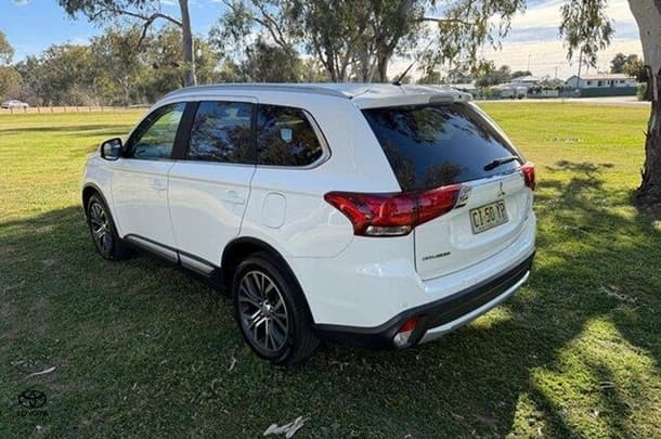 2016 Mitsubishi Outlander XLS in White