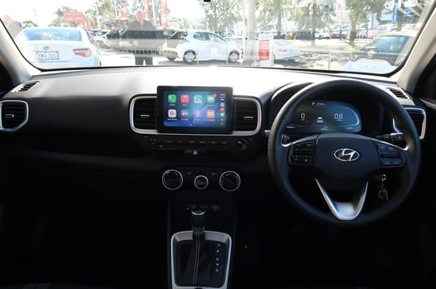 2024 Hyundai Venue Base in White