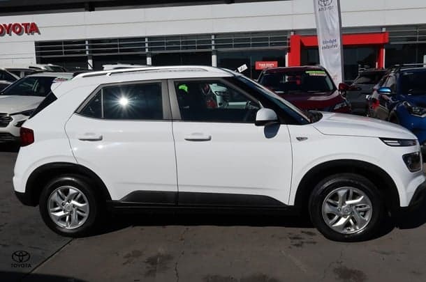 2023 Hyundai Venue Base in White