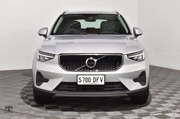 2023 Volvo XC40 Ultimate B4 Bright in Silver Dawn