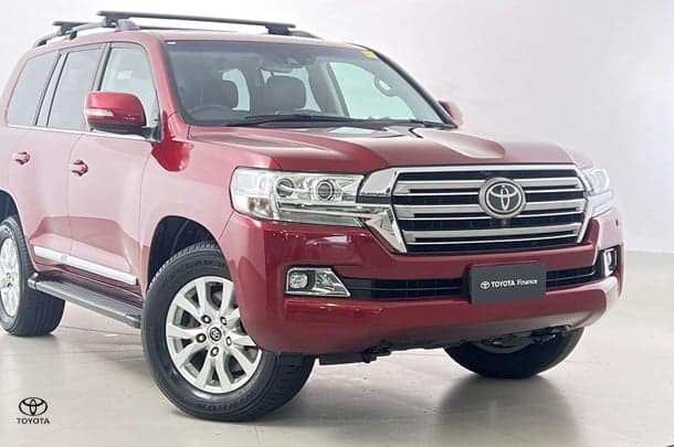 2020 Toyota Landcruiser Sahara in Red