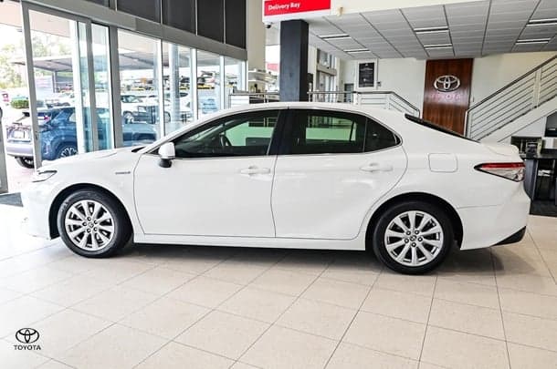 2019 Toyota Camry Ascent in White