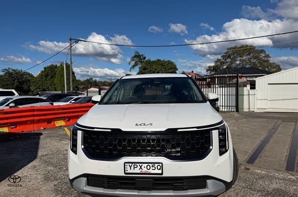 2025 Kia Carnival S HEV in Snow White Pearl (Swp)