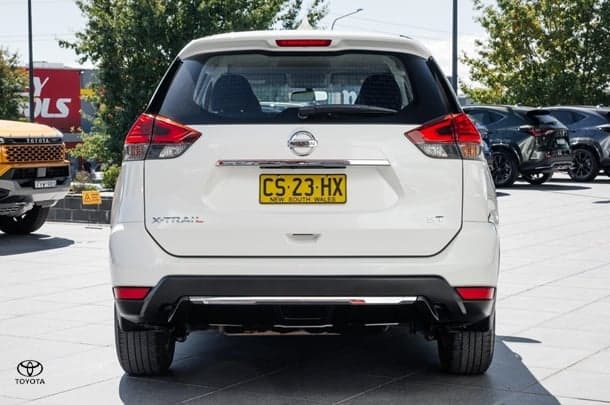 2018 Nissan X-TRAIL ST in White