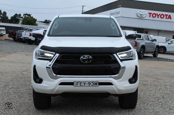 2023 Toyota Hilux SR5 in White