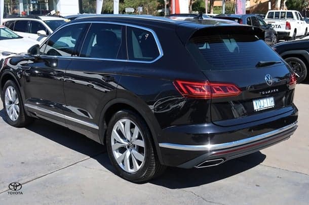 2022 Volkswagen Touareg 210TDI Elegance in Black
