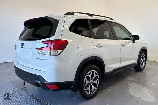 2019 Subaru Forester 2.5i-L in White