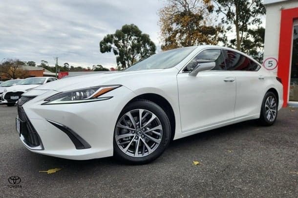 2025 Lexus ES ES300h Luxury in White