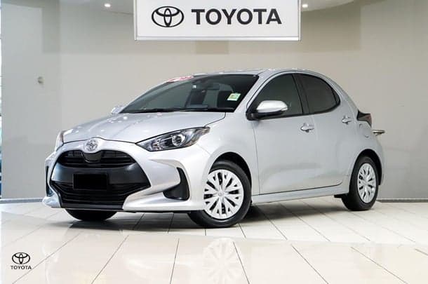 2023 Toyota Yaris Ascent Sport in Silver