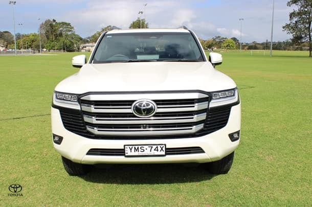 2025 Toyota Landcruiser VX in White