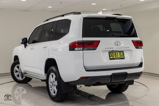 2025 Toyota Landcruiser GXL in White