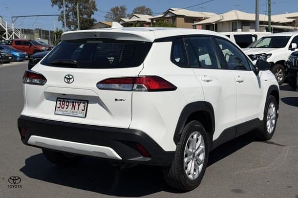 2025 Toyota Corolla Cross GX in White