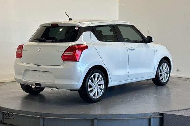 2023 Suzuki Swift GL in White