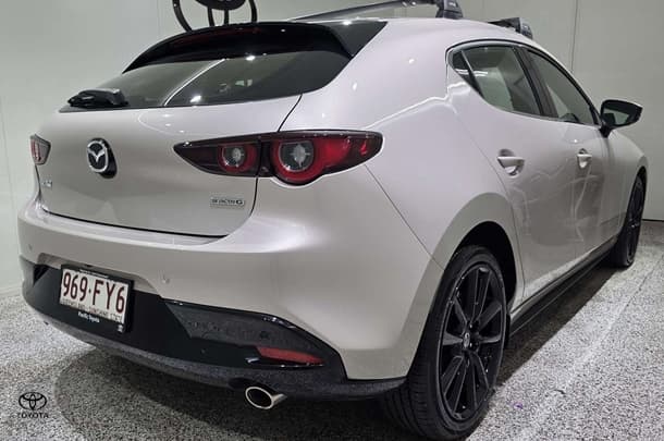 2022 Mazda 3 G25 Astina in Gold