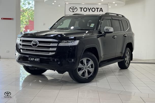 2025 Toyota Landcruiser Sahara in Black