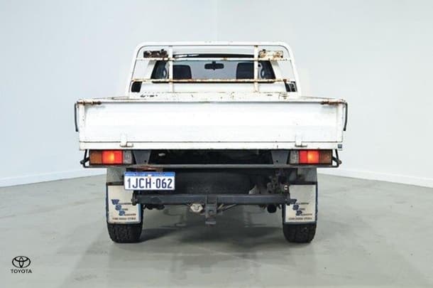 2006 Toyota Hilux SR in White