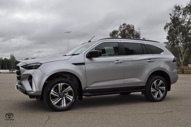 2025 Isuzu MU-X LS-T in Silver