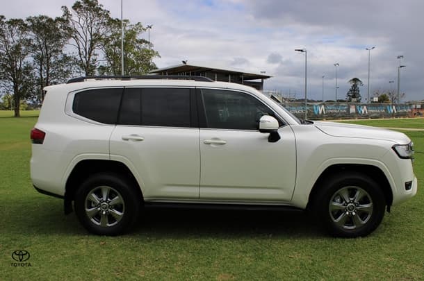 2025 Toyota Landcruiser VX in White
