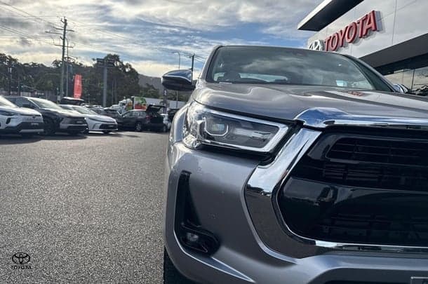 2023 Toyota Hilux SR5 in Silver