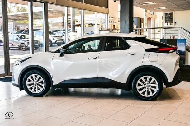 2025 Toyota C-HR GXL in White