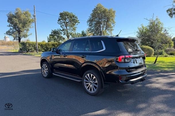 2025 Ford Everest Platinum in Silver
