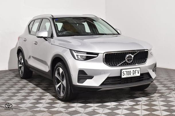 2023 Volvo XC40 Ultimate B4 Bright in Silver Dawn