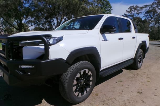 2025 Toyota Hilux SR5 48V in White