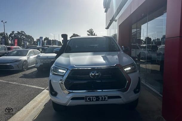 2023 Toyota Hilux SR5 in White
