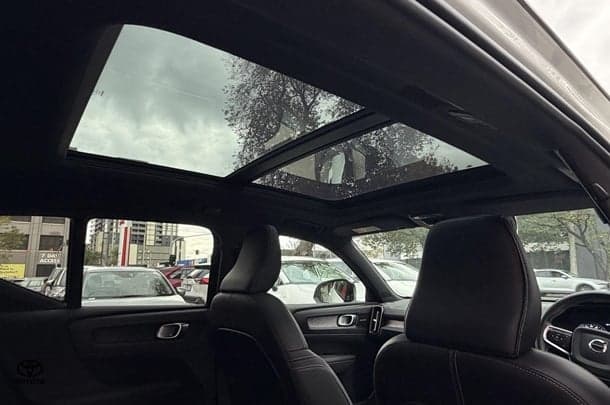 2021 Volvo XC40 T5 R-Design in White