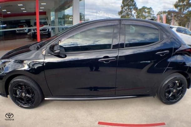 2021 Toyota Yaris Ascent Sport in Black