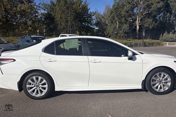 2019 Toyota Camry Ascent Sport in White